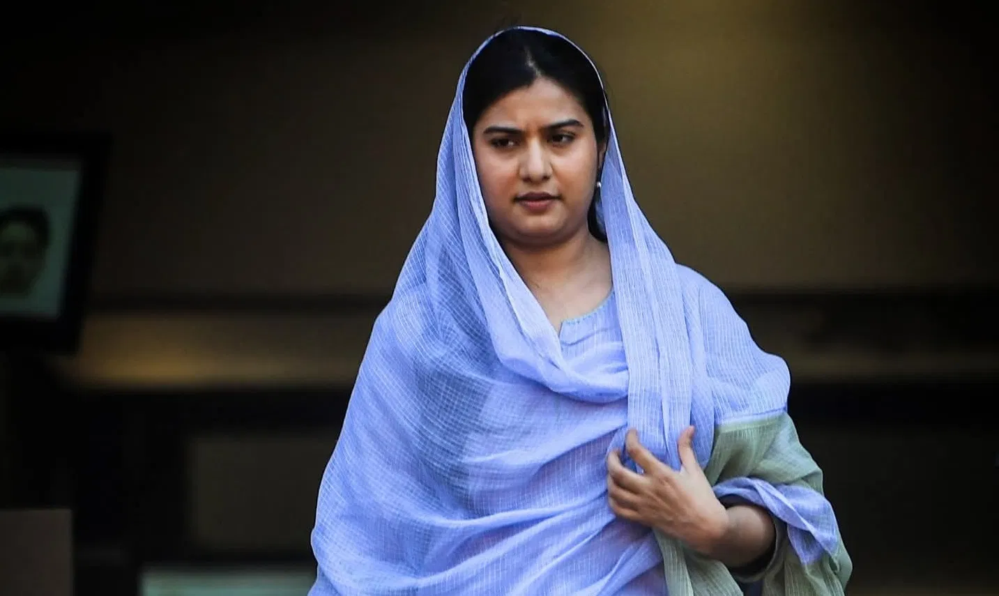 पश्चिमी UP में नया मुस्लिम चेहरा, इकरा हसन को क्यों आगे कर रही सपा? पश्चिमी UP में नया मुस्लिम चेहरा, इकरा हसन को क्यों आगे कर रही सपा?