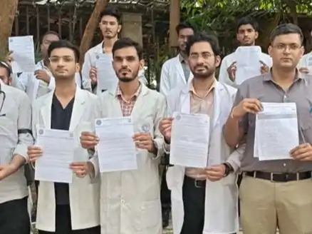 रायगढ़ में MBBS इंटर्न डॉक्टरों का आंदोलन का ऐलान, 21 सितंबर से ओपीडी बहिष्कार और 23 सितंबर से इमरजेंसी बंद करने की चेतावनी