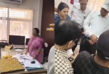 उज्जैन के माधव कॉलेज में गणेश विसर्जन पर विवाद, NSUI ने लड्डुओं का भोग लगाकर उतारी प्राचार्य की आरती