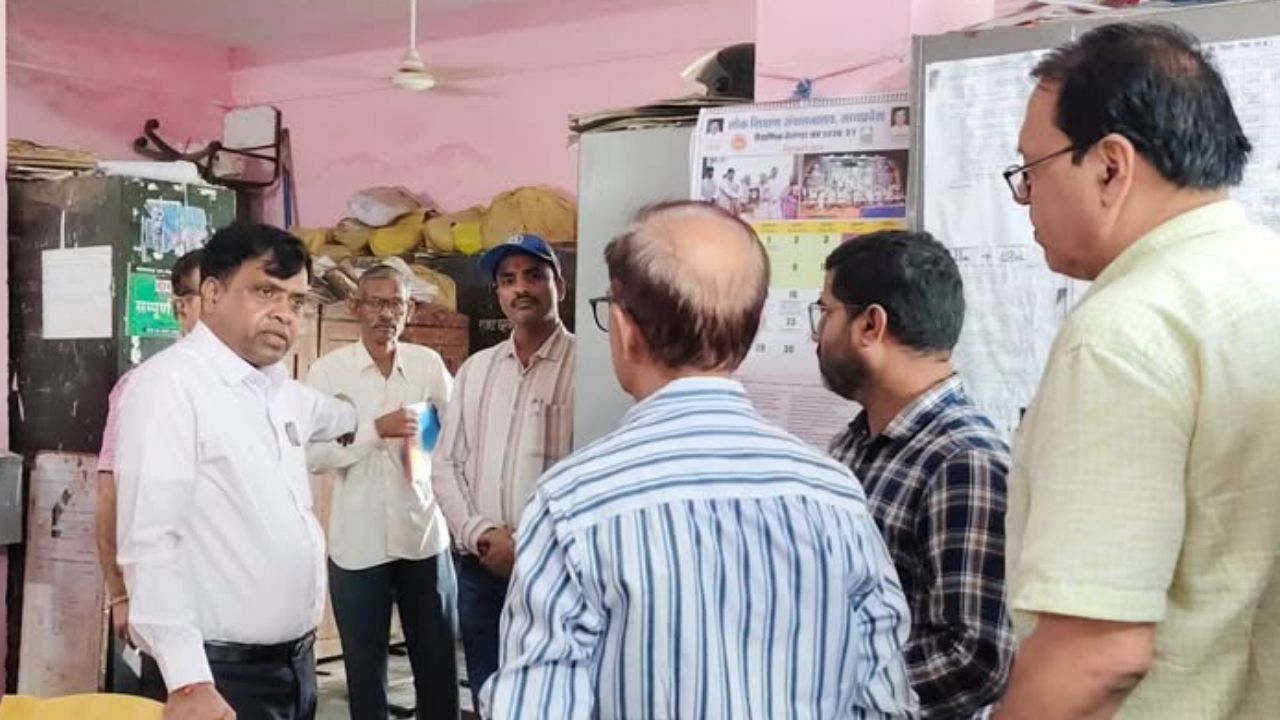 रीवा: स्कूल निरीक्षण में शराब के नशे में मिले प्राचार्य, कलेक्टर ने लगाई फटकार, निलंबित करने के दिए निर्देश रीवा: स्कूल निरीक्षण में शराब के नशे में मिले प्राचार्य, कलेक्टर ने लगाई फटकार, निलंबित करने के दिए निर्देश