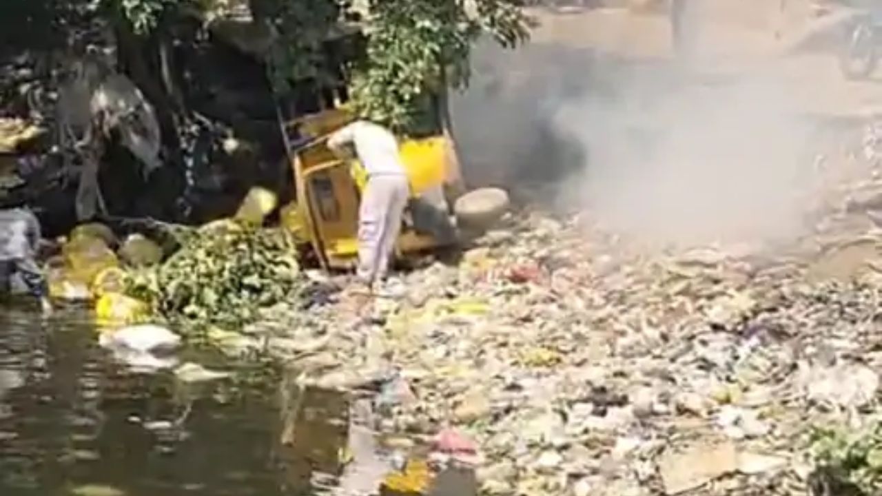 खराब पुलिया ने फिर बढ़ाई परेशानी, सीहोर में पानी के केन से भरा ऑटो पलटा, निर्माण की मांग तेज खराब पुलिया ने फिर बढ़ाई परेशानी, सीहोर में पानी के केन से भरा ऑटो पलटा, निर्माण की मांग तेज