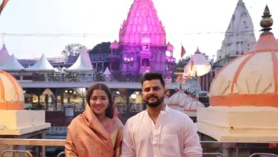 बाबा महाकाल के दरबार पहुंचे भारतीय क्रिकेटर सुरेश रैना, पत्नी प्रियंका संग भस्म आरती में हुए शामिल