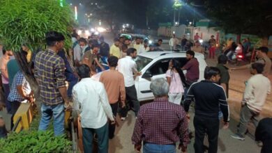 बीजेपी नेता की बेकाबू कार ने मारी स्कूटी को टक्कर! हादसे में युवक गंभीर घायल