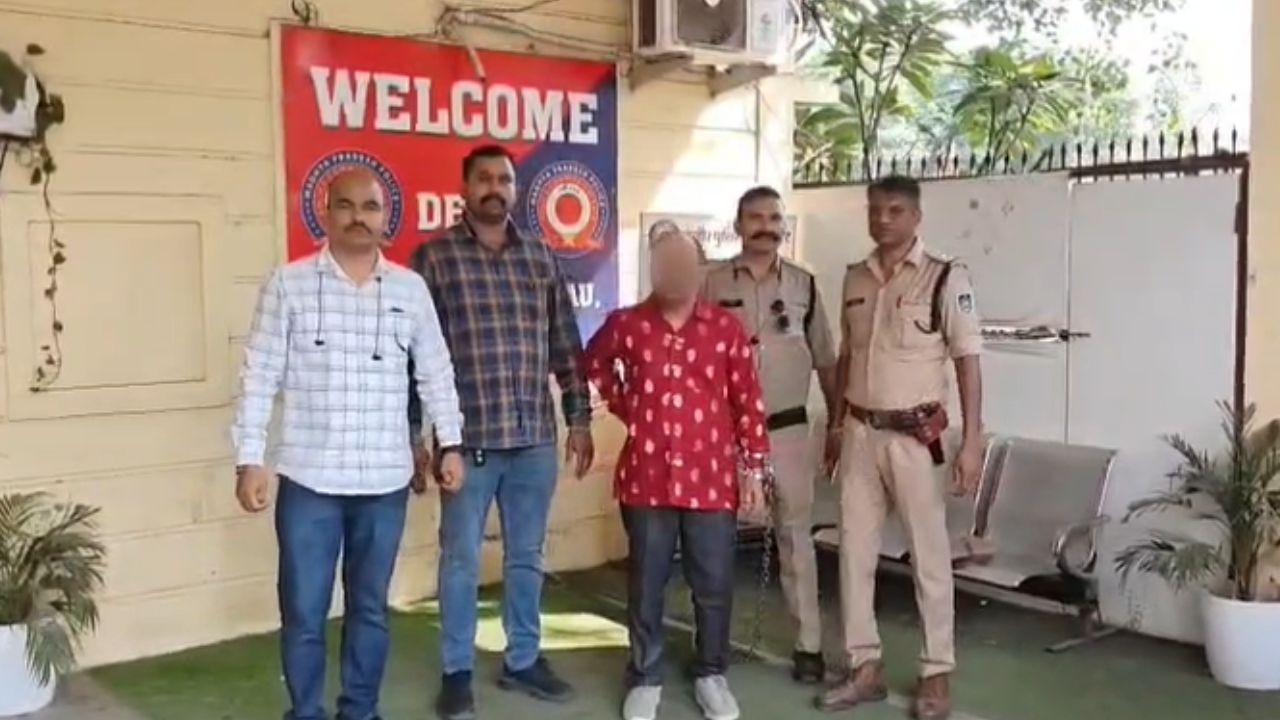 इंदौर में मकान की रजिस्ट्री के नाम पर 42.50 लाख रुपये की धोखाधड़ी, पुलिस ने आरोपी को किया गिरफ्तार, पढ़ें खबर इंदौर में मकान की रजिस्ट्री के नाम पर 42.50 लाख रुपये की धोखाधड़ी, पुलिस ने आरोपी को किया गिरफ्तार, पढ़ें खबर