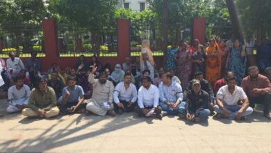 इंदौर में बिजली की समस्याओं को लेकर कांग्रेस नेताओं का प्रदर्शन, सिरपुर जोन कार्यालय का घेराव, लगाए गंभीर आरोप
