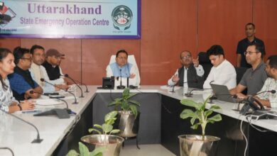 दिल्ली से लौटते ही स्टेट इमरजेंसी ऑपरेशन सेंटर पहुंचे CM धामी, 179 ट्रैकर्स-माउंटेनियर्स के रेस्क्यू की ली जानकारी