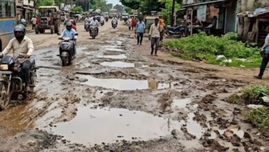 हरदा में गड्ढों में तब्दील हुआ हाईवे! क्रेडिट वार के बीच विधायक आरके दोगने की 35 किलोमीटर लंबी पदयात्रा