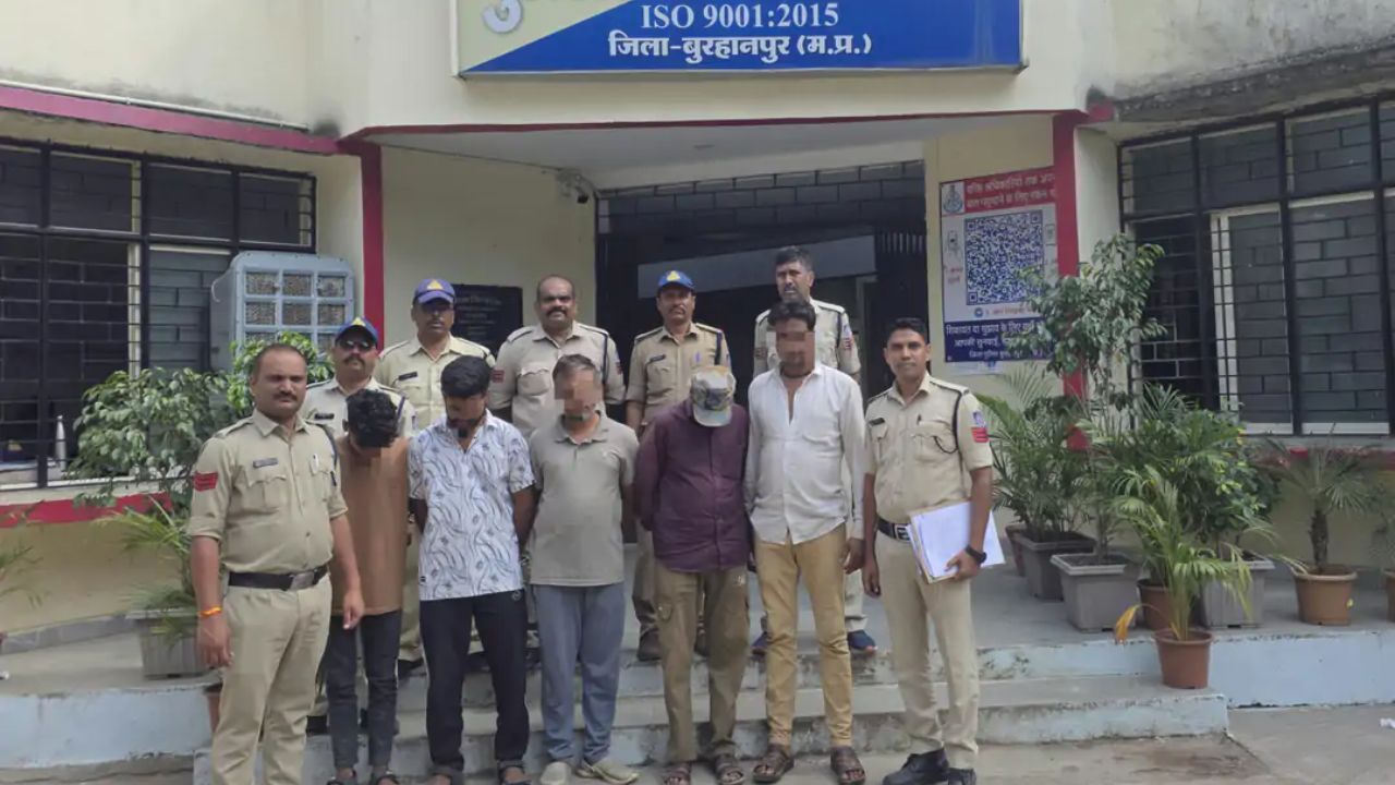 बुरहानपुर पुलिस का तस्करों पर शिकंजा, 10 गोवंश और 5 वाहन बरामद