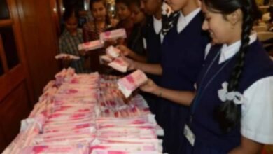 सरकारी सहायता प्राप्त विद्यालयों की छात्राओं के साथ स्कूल छोड़ चुकी और स्कूल नहीं जाने वाली किशोरियों को भी मिलेगा लाभ सरकारी सहायता प्राप्त विद्यालयों की छात्राओं के साथ स्कूल छोड़ चुकी और स्कूल नहीं जाने वाली किशोरियों को भी मिलेगा लाभ