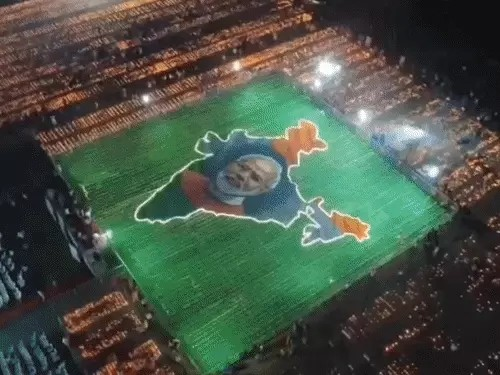 1.50 करोड़ दीयों से रोशन हुआ छत्तीसगढ़, रायपुर में खारून की महाआरती 1.50 करोड़ दीयों से रोशन हुआ छत्तीसगढ़, रायपुर में खारून की महाआरती