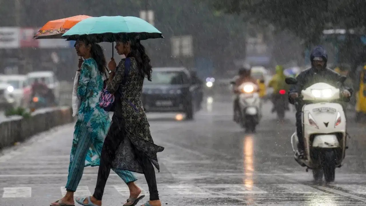 बारिश से फिर भीगेगी दिल्ली… UP-बिहार से लेकर त्रिपुरा तक अलर्ट, जानें हिमाचल-उत्तराखंड समेत अपने राज्य का हाल बारिश से फिर भीगेगी दिल्ली… UP-बिहार से लेकर त्रिपुरा तक अलर्ट, जानें हिमाचल-उत्तराखंड समेत अपने राज्य का हाल