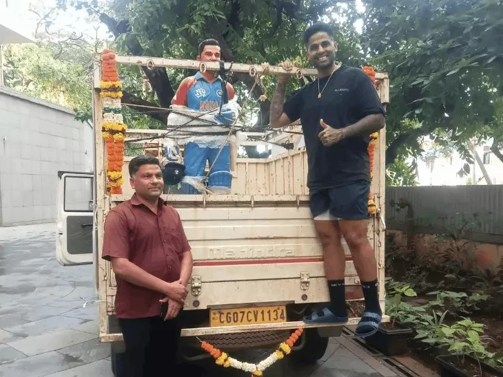 सूर्यकुमार के जुनून में 1300 KM का सफर, फसल बेचकर बनवाई क्रिकेटर की मूर्ति
