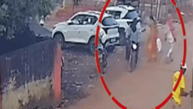 दिनदहाड़े महिला से चेन स्नेचिंग, रेस्टहाउस के सामने बाइक सवारों ने उड़ाई चेन