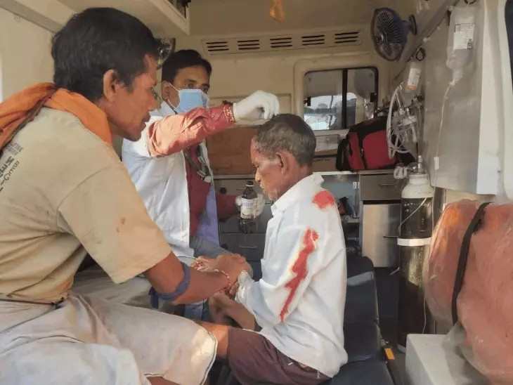 GPM में 4 भालुओं का हमला, खेत जा रहा युवक गंभीर घायल; 108 से बची जान GPM में 4 भालुओं का हमला, खेत जा रहा युवक गंभीर घायल; 108 से बची जान