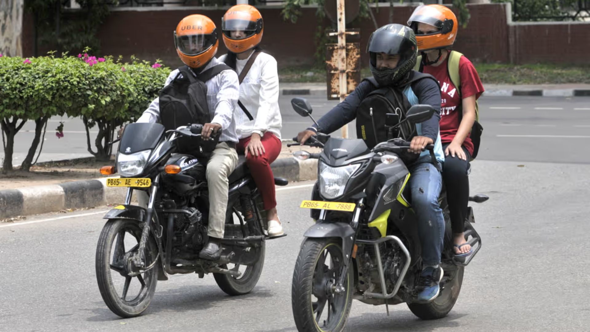 इंदौर में बाइक टैक्सी के खिलाफ आज सड़क पर उतरेंगे ऑटो-कार चालक, पलासिया पुलिस मुख्यालय पर करेंगे प्रदर्शन, कमिश्नर को देंगे ज्ञापन
