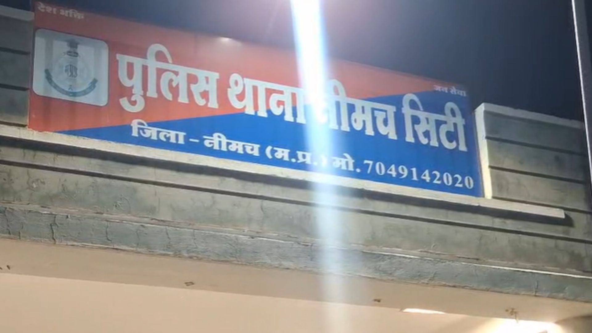 रिश्तेदार ने AI से अश्लील फोटो बनाकर महिला को धमकाया, जमीन बेचकर और गहने गिरवी रखकर दिए 50 लाख रुपए रिश्तेदार ने AI से अश्लील फोटो बनाकर महिला को धमकाया, जमीन बेचकर और गहने गिरवी रखकर दिए 50 लाख रुपए