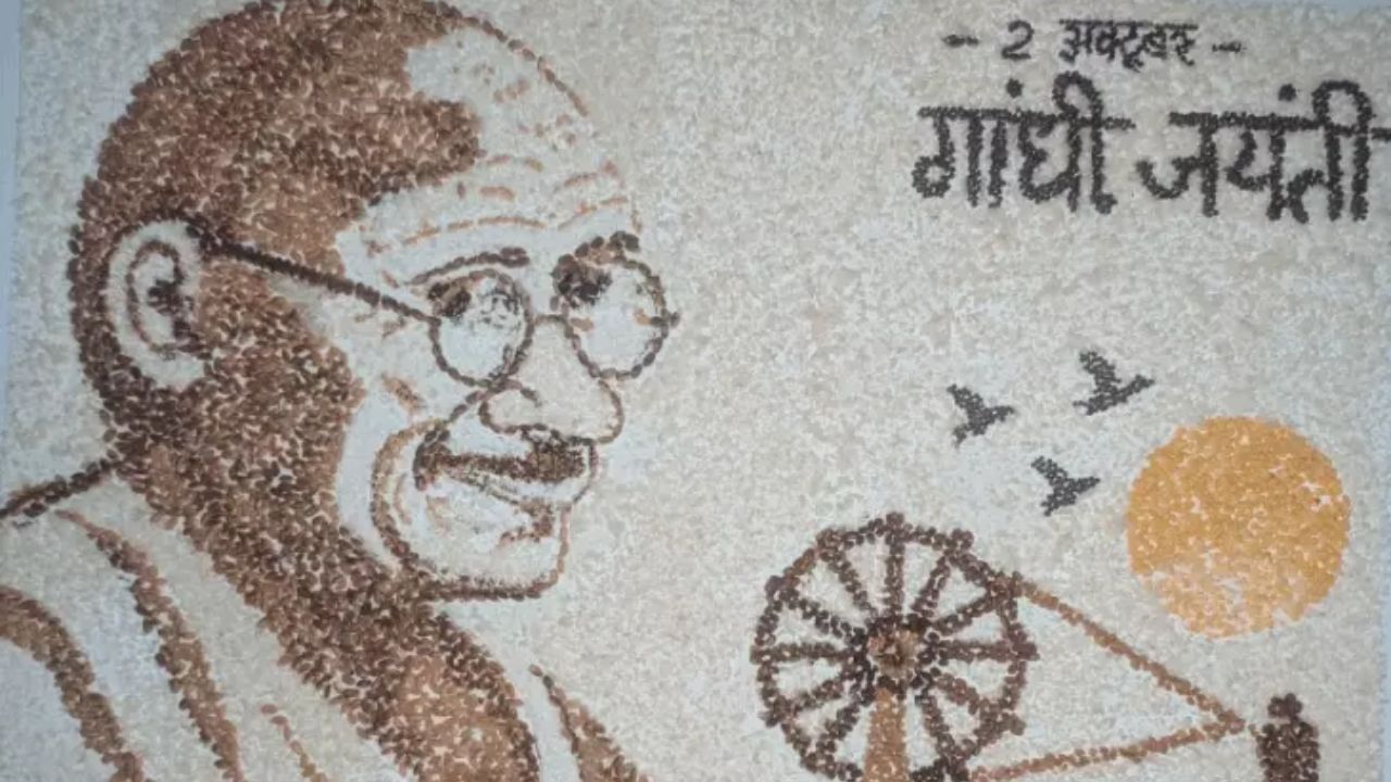 दाल-चावल के दानों से उकेरी बापू की तस्वीर, गांधी जयंती पर उज्जैन के कलाकार ने दी अनूठी श्रद्धांजलि