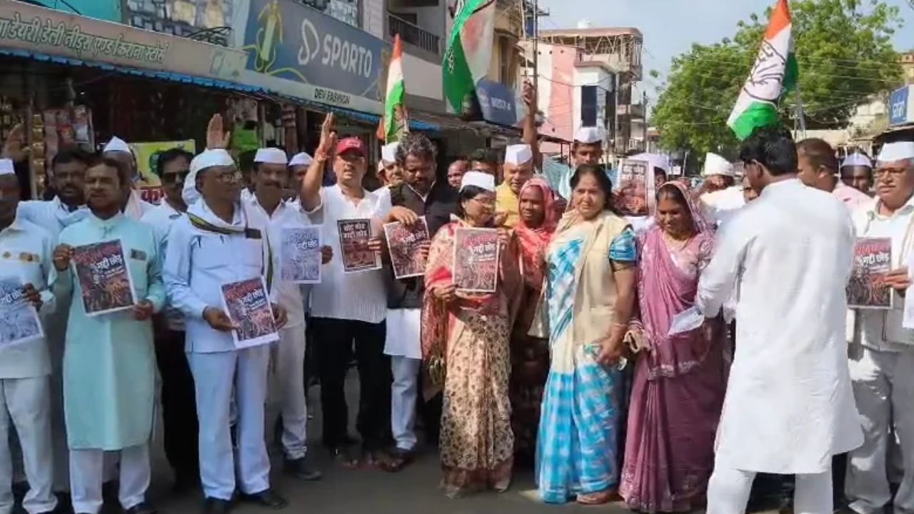 अनूपपुर में EVM गायब मिलने से सियासी बवाल, कांग्रेस ने सरकार के खिलाफ खोला मोर्चा, निष्पक्ष जांच की मांग, पढ़ें पूरी खबर अनूपपुर में EVM गायब मिलने से सियासी बवाल, कांग्रेस ने सरकार के खिलाफ खोला मोर्चा, निष्पक्ष जांच की मांग, पढ़ें पूरी खबर