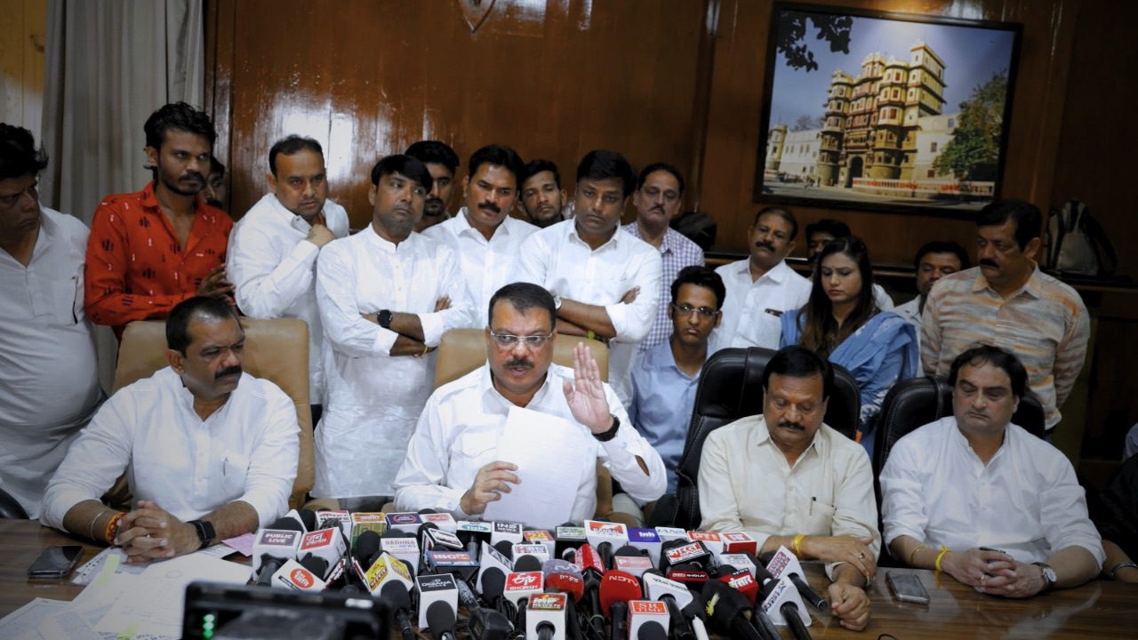 इंदौर दूषित जल त्रासदी: उमंग सिंघार ने न्यायिक जांच रिपोर्ट के आधार पर सरकार से किए सवाल, मुआवजा लागू करने की मांग इंदौर दूषित जल त्रासदी: उमंग सिंघार ने न्यायिक जांच रिपोर्ट के आधार पर सरकार से किए सवाल, मुआवजा लागू करने की मांग