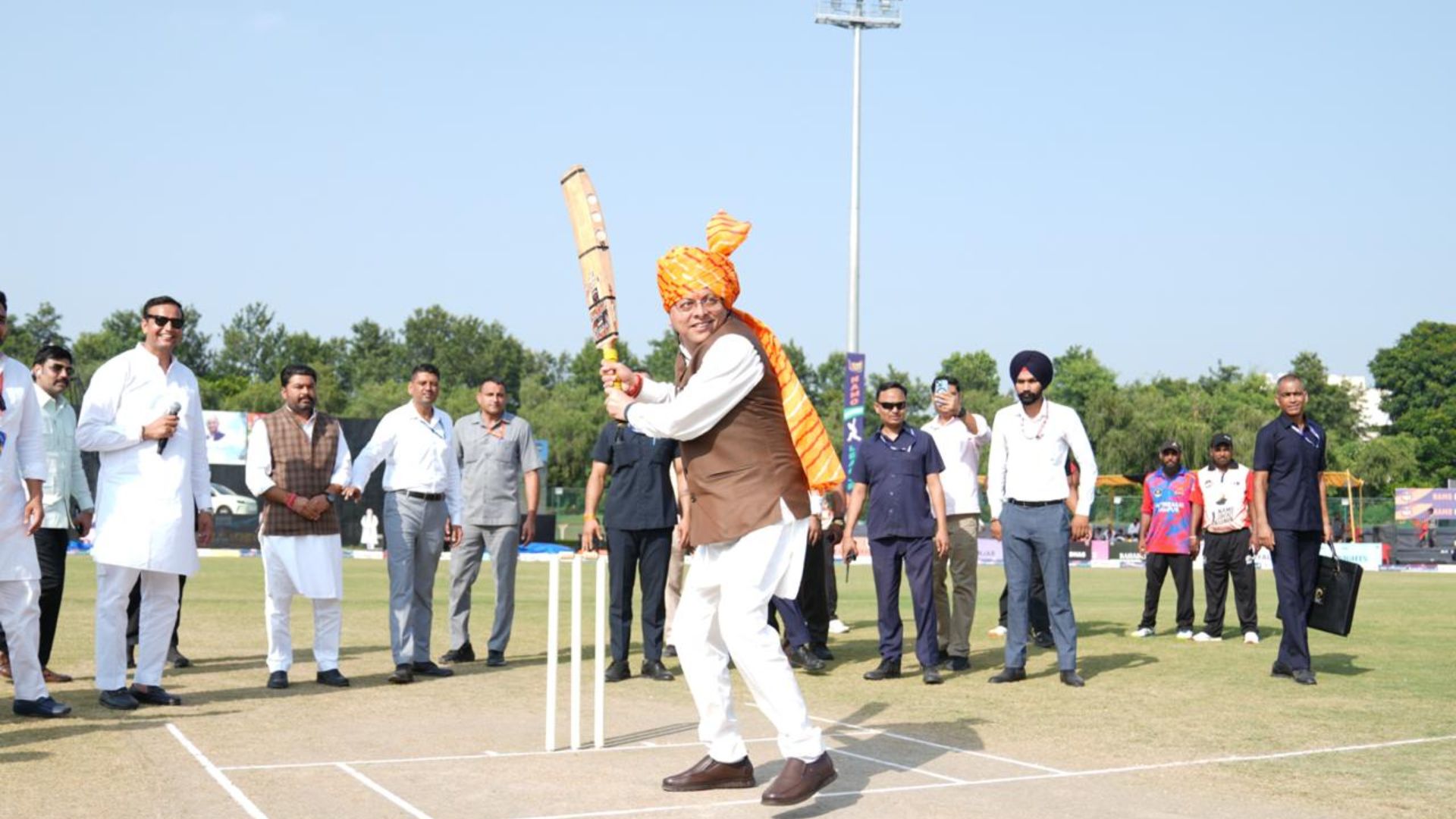 मैदान में उतरे CM धामी, खिलाड़ियों संग खेला क्रिकेट; युवाओं को दिलाया ‘नशे को ना’ का संकल्प मैदान में उतरे CM धामी, खिलाड़ियों संग खेला क्रिकेट; युवाओं को दिलाया ‘नशे को ना’ का संकल्प