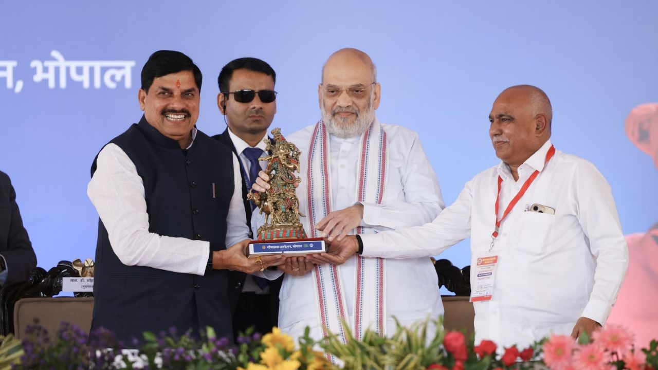 अमित शाह-सीएम मोहन यादव ने की ‘श्वेत क्रांति 2.0’ की शुरुआत, MP को डेयरी सेक्टर की बड़ी सौगातें, न्याय संहिता व नशामुक्ति पर जोर