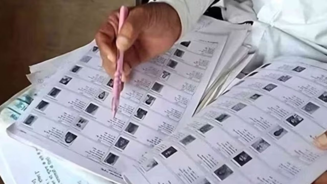 उत्तराखंड में SIR के बाद फाइनल वोटर लिस्ट जारी, 71.58 लाख मतदाताओं के नाम शामिल, छूटे लोगों के लिए चलेगा विशेष अभियान उत्तराखंड में SIR के बाद फाइनल वोटर लिस्ट जारी, 71.58 लाख मतदाताओं के नाम शामिल, छूटे लोगों के लिए चलेगा विशेष अभियान