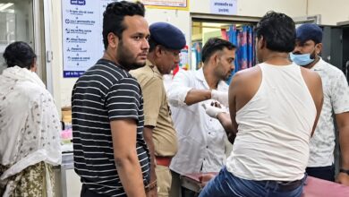मंदसौर में घर में घुसे बदमाश, परिवार पर लाठी-डंडे और चाकू से किया हमला, 2 घायल