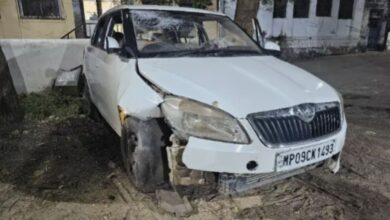 मंदसौर में घर में घुसी तेज रफ्तार कार, बाल-बाल बची वृद्धा, 3 पुलिस हिरासत में