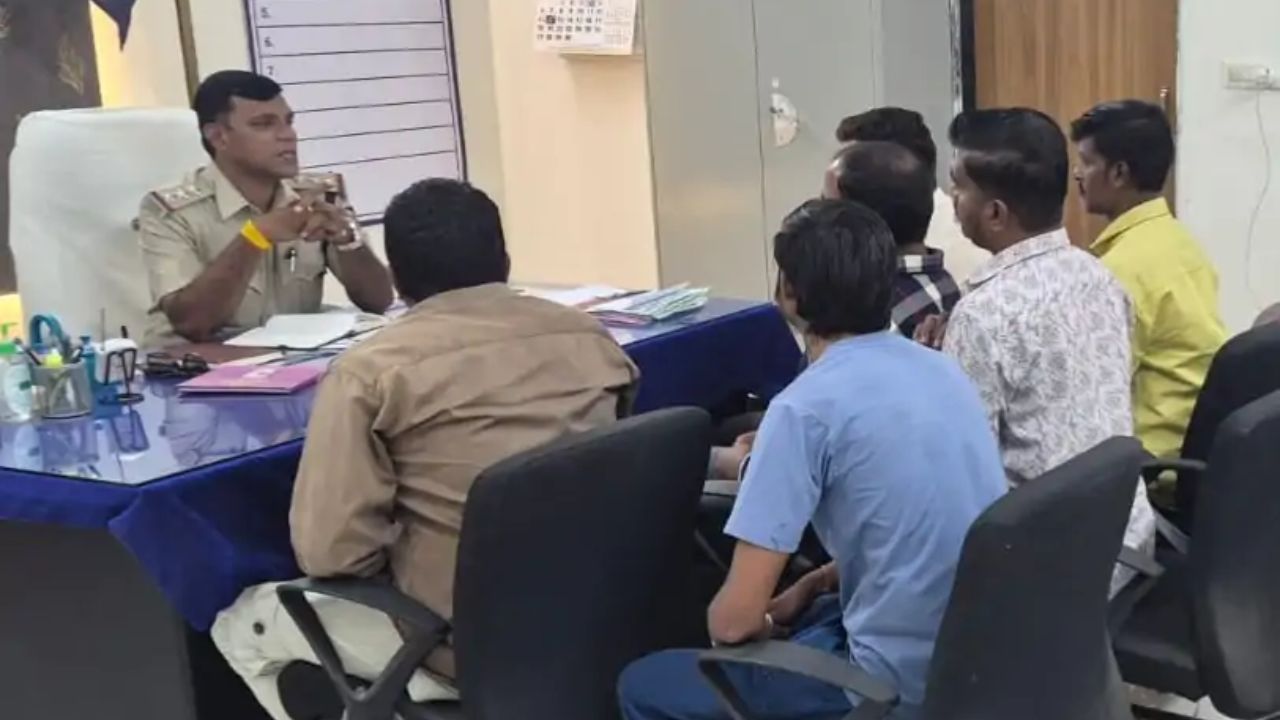 उज्जैन में DJ संचालकों को पुलिस की सख्त हिदायत, 10 बजे बाद बजाया तो होगी कार्रवाई उज्जैन में DJ संचालकों को पुलिस की सख्त हिदायत, 10 बजे बाद बजाया तो होगी कार्रवाई