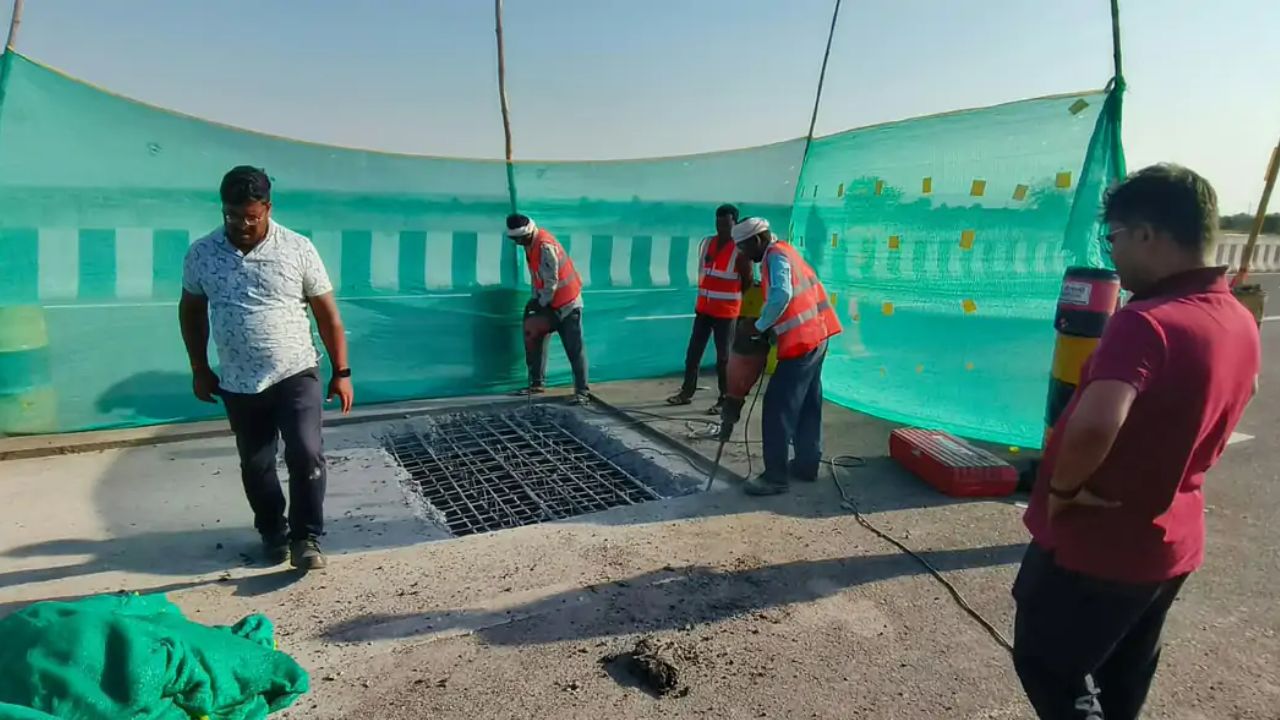 रतलाम के पास दिल्ली-मुंबई एक्सप्रेसवे में आई दरार, NHAI ने ट्रैफिक डायवर्ट कर शुरू की मरम्मत रतलाम के पास दिल्ली-मुंबई एक्सप्रेसवे में आई दरार, NHAI ने ट्रैफिक डायवर्ट कर शुरू की मरम्मत