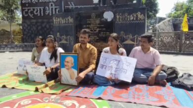 इंदौर में SIR को लेकर छात्रों का विरोध प्रदर्शन, भंवरकुआं में अनिश्चितकालीन धरना पर बैठे, ज्ञानेश कुमार के इस्तीफे की मांग