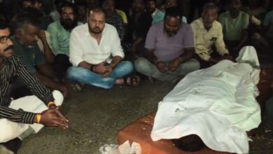 नीमच में करंट से आउटसोर्स कर्मचारी की मौत पर बवाल, ग्रामीणों ने शव रखकर रातभर दिया धरना, 50 लाख रुपए मुआवजे की मांग