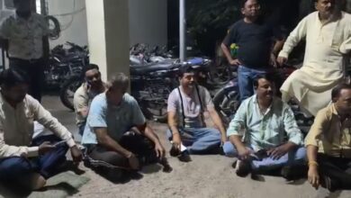डबरा सिटी थाने में फिर धरने पर बैठे पार्षद, नगर पालिका अध्यक्ष समेत कई पार्षदों का सामूहिक इस्तीफा, थाना प्रभारी-एसडीओपी को हटाने की मांग