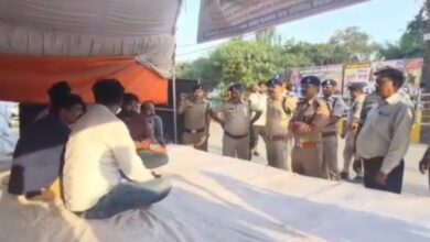 डबरा नगर पालिका के सामने 18 दिन से चल रहा धरना प्रदर्शन खत्म, पुलिस प्रशासन ने हटाया पंडाल, कार्रवाई के बाद उठे कई सवाल