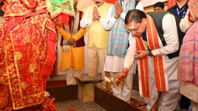 PM मोदी के सार्वजनिक जीवन के 25 साल पूरे, CM धामी ने काशी विश्वनाथ मंदिर में की विशेष पूजा, बाबा विश्वनाथ से मांगा दीर्घायु का आशीर्वाद