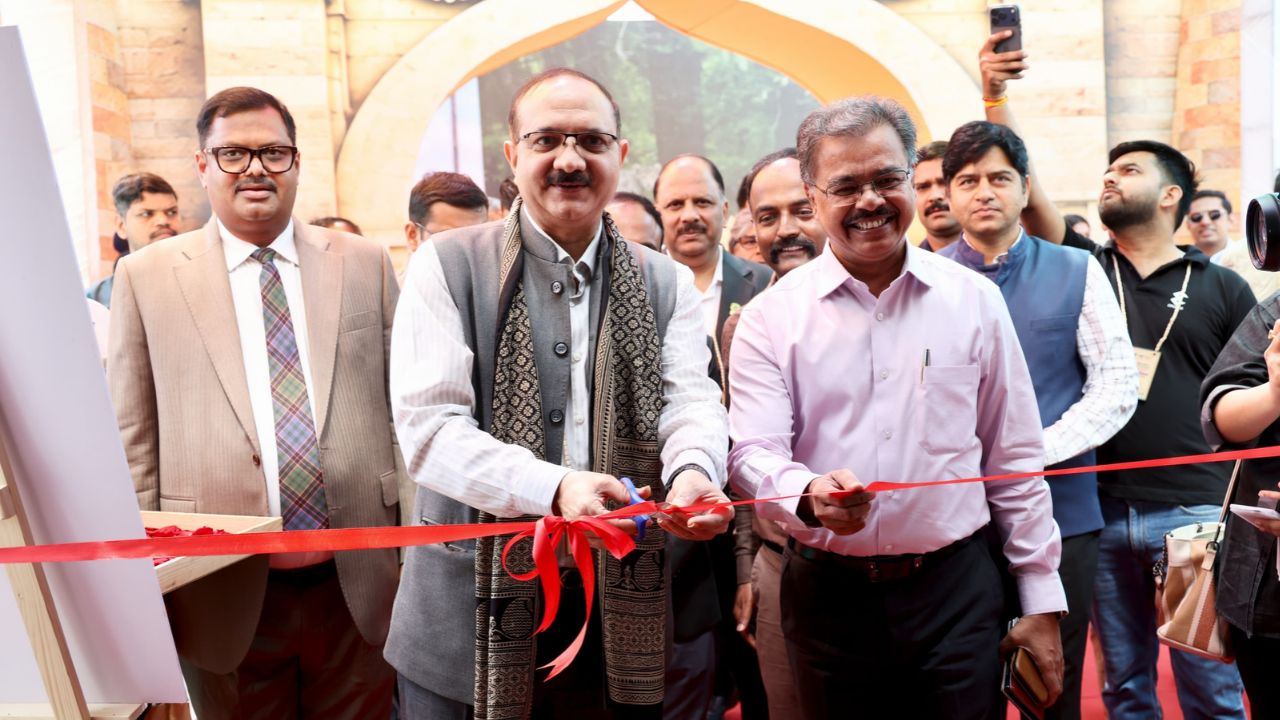 MP Travel Mart से दुनिया में बढ़ेगी मध्य प्रदेश के पर्यटन की पहचान, बोले मुख्य सचिव अशोक बर्णवाल, बताया कैसे मिलेगा फायदा MP Travel Mart से दुनिया में बढ़ेगी मध्य प्रदेश के पर्यटन की पहचान, बोले मुख्य सचिव अशोक बर्णवाल, बताया कैसे मिलेगा फायदा