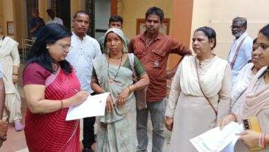 जबलपुर में महिला सरपंच ने सचिव पर लगाए फर्जी बिल बनाने के आरोप, कलेक्टर से की शिकायत, धमकी देने का भी किया दावा