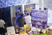 रतलाम में रेलवे के दो कर्मचारियों के बीच विवाद CCTV में कैद, स्टेशन मास्टर पर JE की कॉलर पकड़ने का आरोप