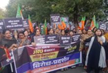 भोपाल: BJP महिला मोर्चा का कांग्रेस के खिलाफ प्रदर्शन, JNU के पूर्व प्रोफेसर अंगोमचा बिमोल अकोइजम पर कड़ी कार्रवाई की मांग, जानें पूरा मामला