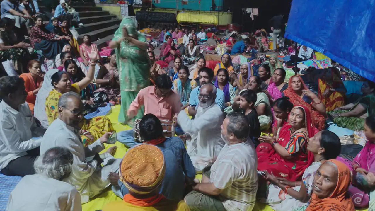 अमावस्या पर नर्मदापुरम में उमड़ी श्रद्धालुओं की भीड़, सुबह से जारी स्नान-दान और तर्पण का दौर अमावस्या पर नर्मदापुरम में उमड़ी श्रद्धालुओं की भीड़, सुबह से जारी स्नान-दान और तर्पण का दौर