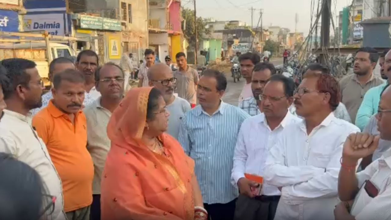 बालाघाट में ओवरब्रिज निर्माण से लोग परेशान, जाम और हादसों के खिलाफ सड़क पर उतरे बालाघाट में ओवरब्रिज निर्माण से लोग परेशान, जाम और हादसों के खिलाफ सड़क पर उतरे