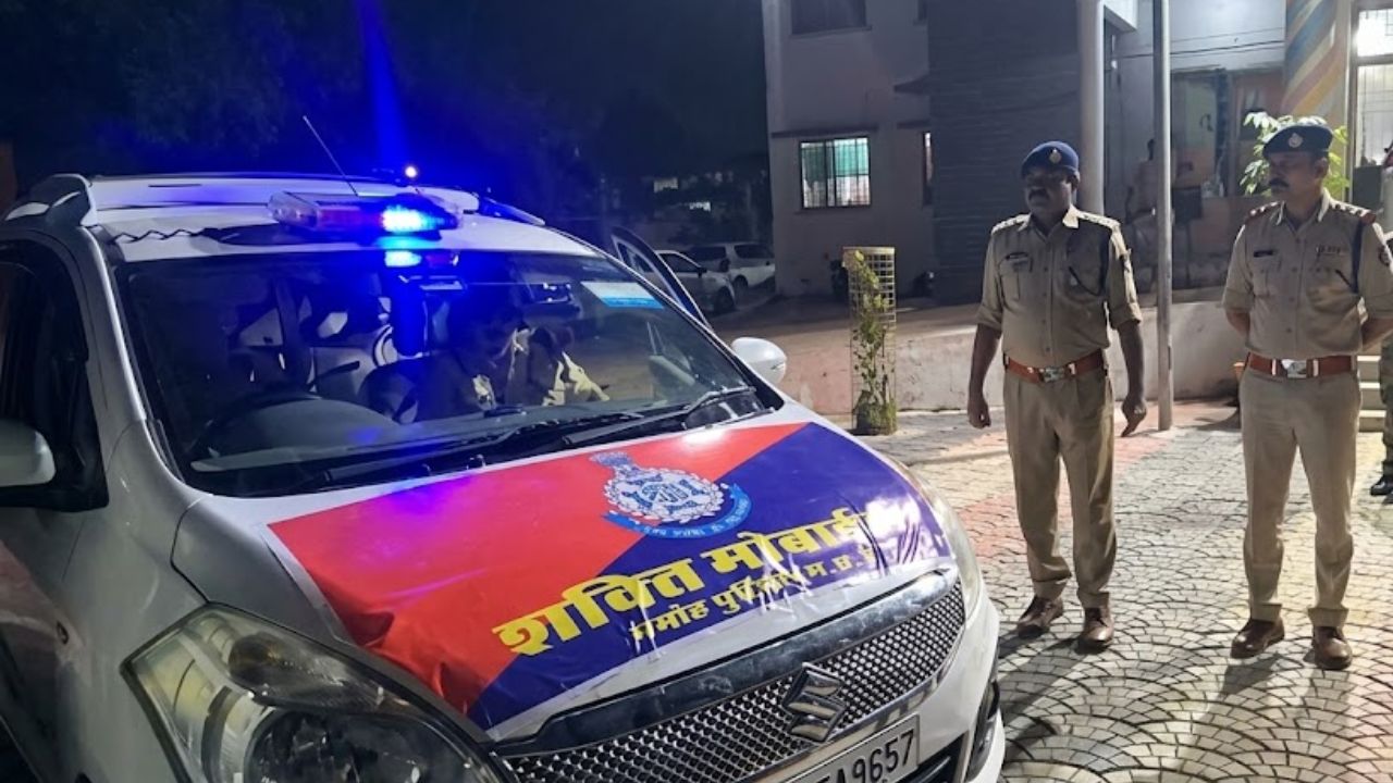 दमोह में महिलाओं की सुरक्षा के लिए 2 शक्ति मोबाइल तैनात, एसपी आनंद कलादगी ने हरी झंडी दिखाकर किया रवाना दमोह में महिलाओं की सुरक्षा के लिए 2 शक्ति मोबाइल तैनात, एसपी आनंद कलादगी ने हरी झंडी दिखाकर किया रवाना