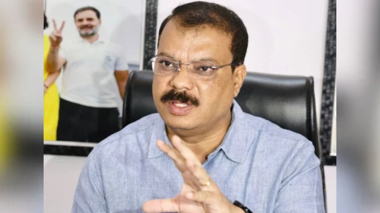 सीहोर में आदिवासी परिवारों पर कार्रवाई को लेकर घमासान, उमंग सिंघार बोले- मोहन-मामा की खींचतान में उजड़ रहे आदिवासी परिवार सीहोर में आदिवासी परिवारों पर कार्रवाई को लेकर घमासान, उमंग सिंघार बोले- मोहन-मामा की खींचतान में उजड़ रहे आदिवासी परिवार