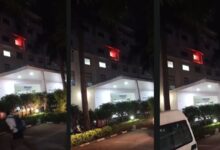 जबलपुर के शेल्बी हॉस्पिटल में लगी आग, ICU के 10 मरीजों को गोद में उठाकर निकाला, फायर अलार्म बंद होने का लगाया गया आरोप