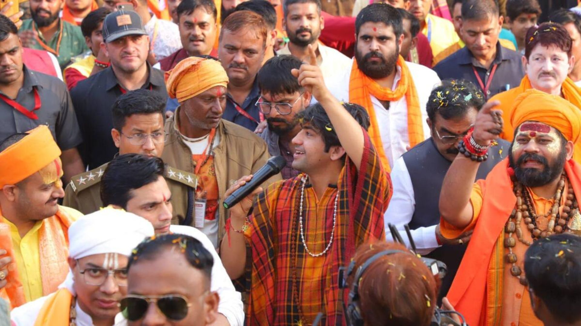 पंडित धीरेंद्र शास्त्री की रथयात्रा आज से होगी शुरू, कई संत भी होंगे शामिल, 5 जिलों से गुजरकर 15 अक्टूबर को टीकमगढ़ पहुंचेगी पंडित धीरेंद्र शास्त्री की रथयात्रा आज से होगी शुरू, कई संत भी होंगे शामिल, 5 जिलों से गुजरकर 15 अक्टूबर को टीकमगढ़ पहुंचेगी
