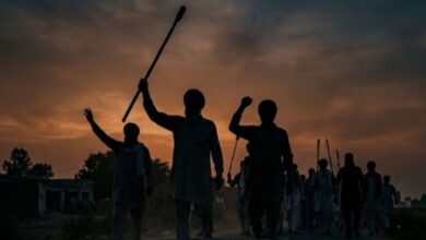 सीहोर में बिजली कटौती से नाराज किसानों ने निकाला मशाल जुलूस, चक्काजाम कर दी आंदोलन की चेतावनी