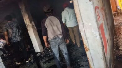 देवास के सतवास में इलेक्ट्रिक व्हीकल शोरूम में भीषण आग, कार समेत कई गाड़ियां जलकर खाक