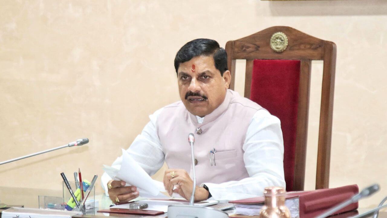 Mohan Cabinet Meeting: मोहन कैबिनेट बैठक आज, इन प्रस्तावों पर लगेगी मुहर! सांदीपनि स्कूलों की बसों का तय हो सकता है किराया