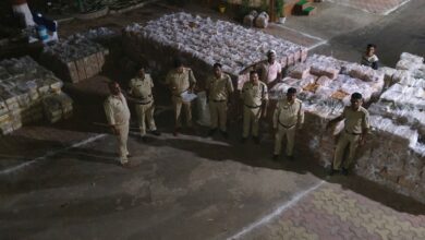 आलीराजपुर में पुलिस की बड़ी कार्रवाई, सीमेंट कंटेनर से बरामद की 1426 पेटी अवैध शराब, 1.62 करोड़ रुपये का मशरूका जब्त