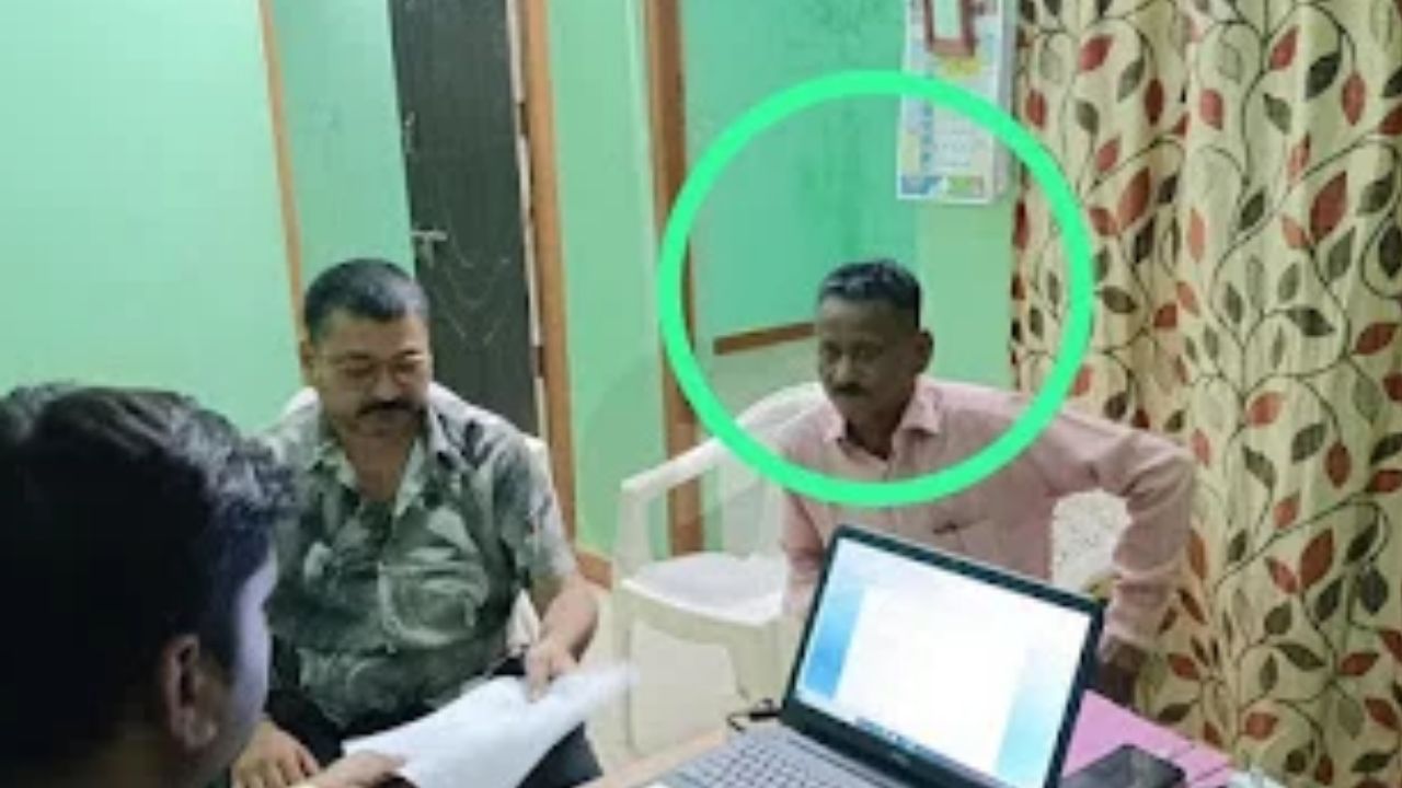 लोकायुक्त पुलिस की बड़ी कार्रवाई, 3 हजार की रिश्वत लेते प्रभारी डिप्टी रेंजर को रंगे हाथ दबोचा, पढ़ें पूरी खबर लोकायुक्त पुलिस की बड़ी कार्रवाई, 3 हजार की रिश्वत लेते प्रभारी डिप्टी रेंजर को रंगे हाथ दबोचा, पढ़ें पूरी खबर